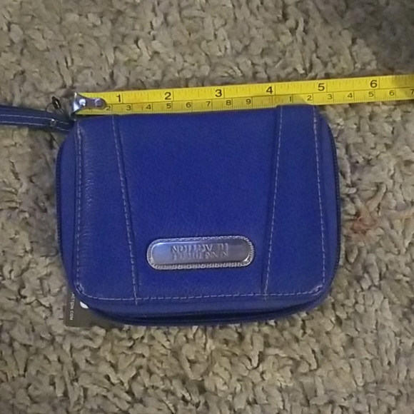 Kenneth Cole Reaction Zip Around Blue Wallet NWT - Picture 4 of 6